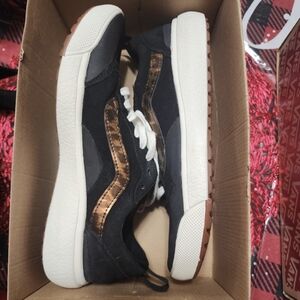 New Women's size 10 vans